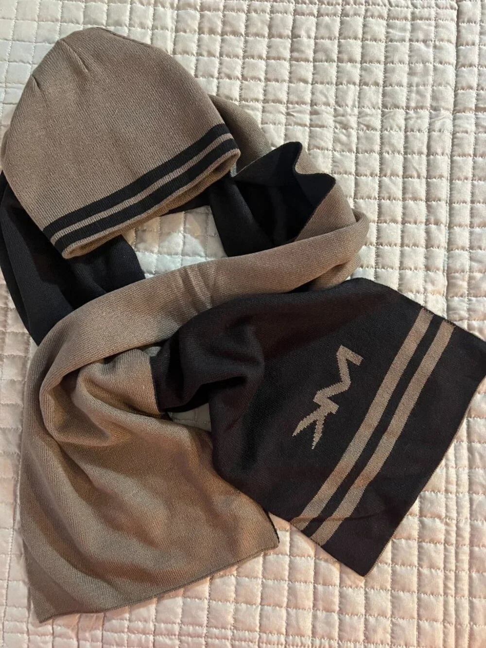 NWT Michael Kors Reversible Beanie & Scarf Set, Size: O/S
